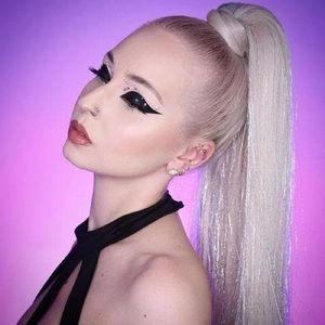 Insert Name Here (INH Hair) Kacey pony in platinum